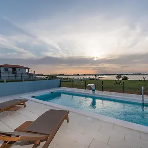 https://kuca-za-odmor-privlaka-zadar.hotelinzadar.com
